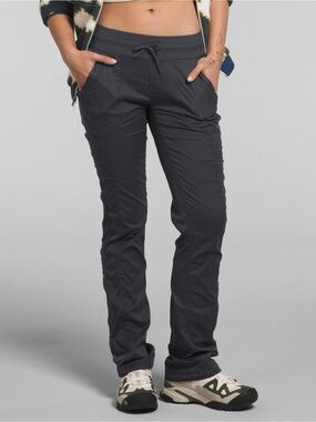 The North Face Aphrodite 2.0 Pants Grey
Large Short Hiking Outdoors UPF Gorpcore